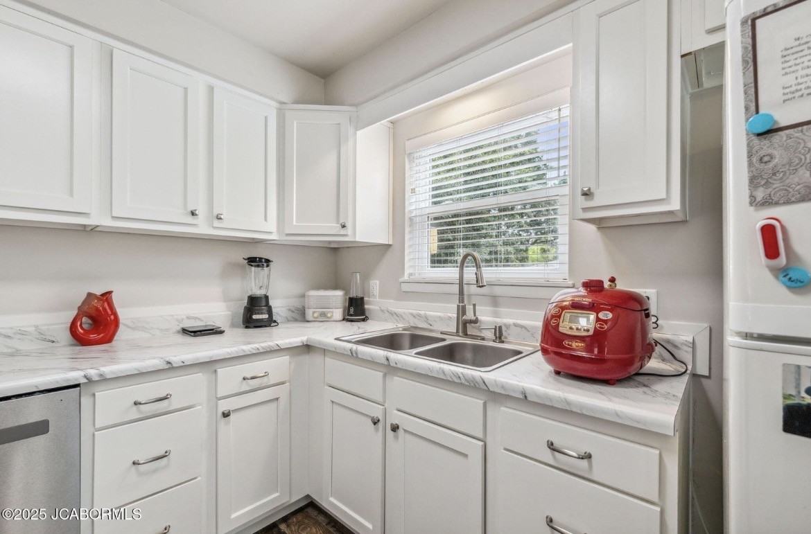 1108 Pamela Dr #NA - Photo 3 of 33