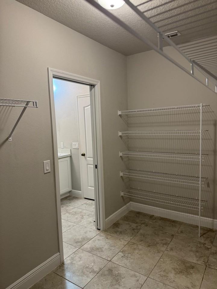 720 Simeon Dr #720 - Photo 4 of 15