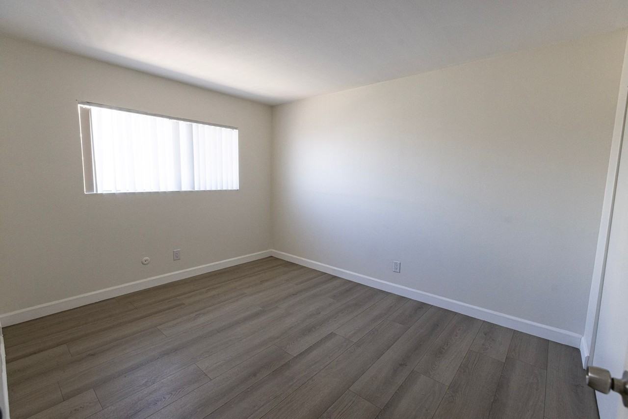 6003 Craner Ave #4 - Photo 5 of 26
