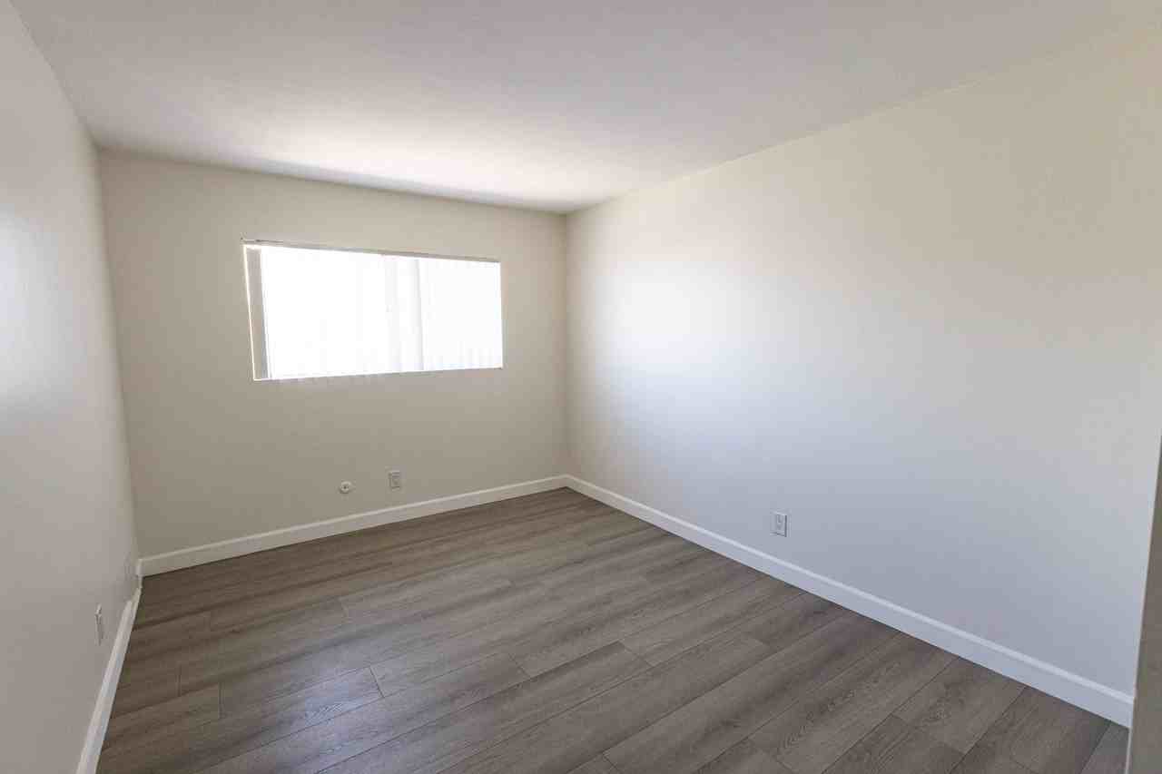 6003 Craner Ave #4 - Photo 6 of 26