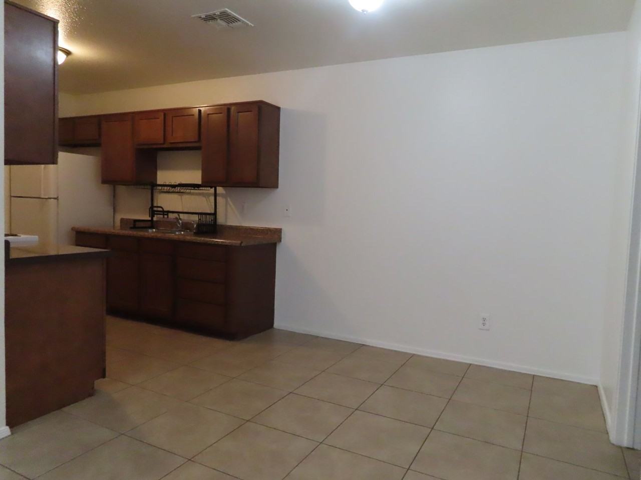 815 E 4th Pl #A - Photo 7 of 15