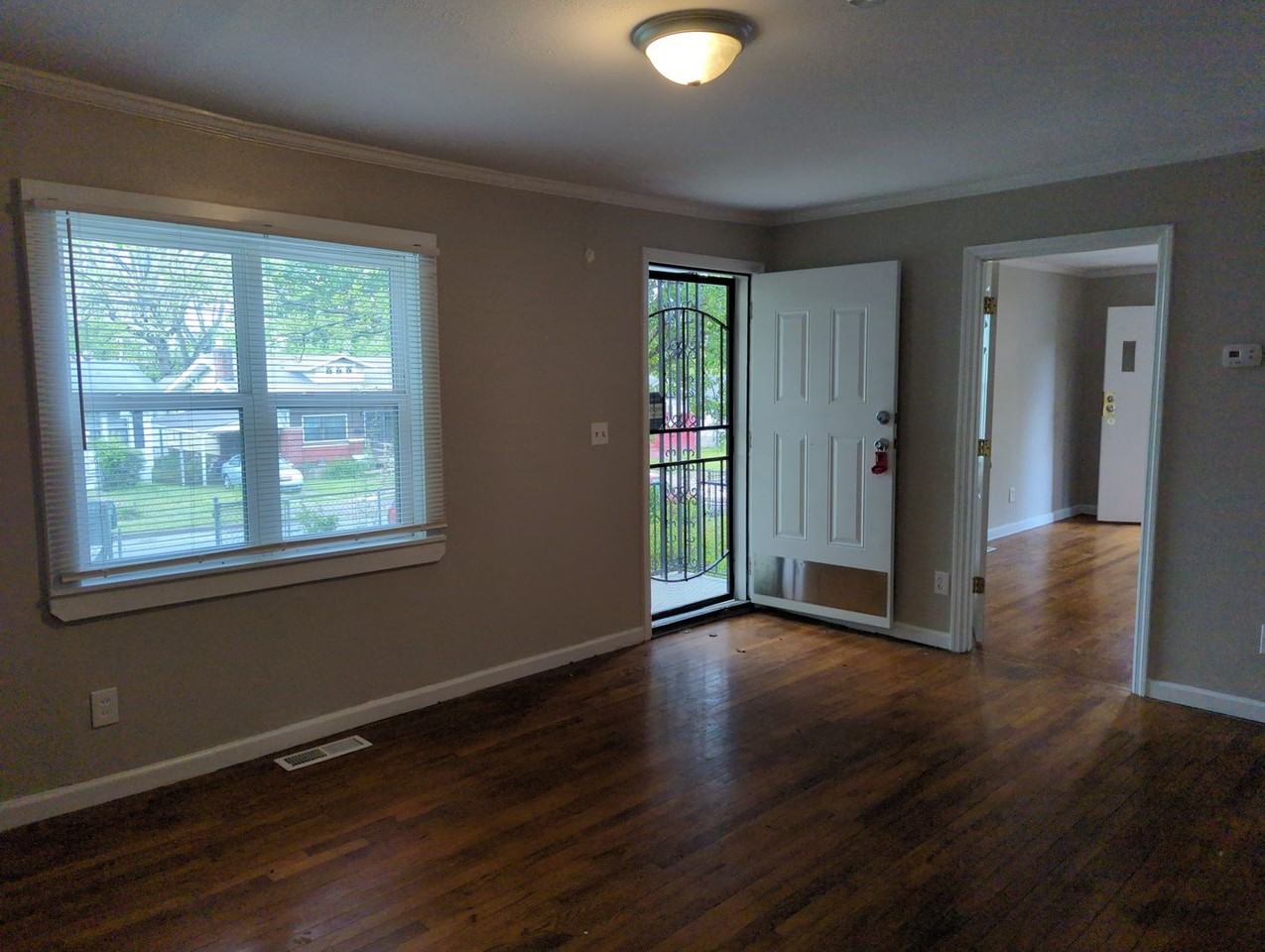 2419 Vine St - Photo 2 of 14
