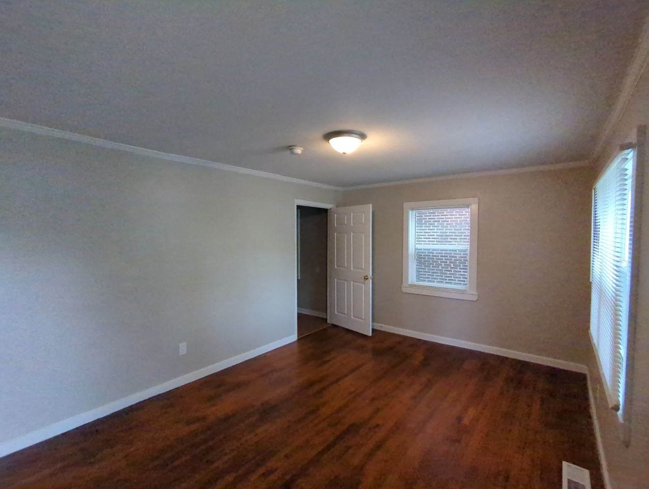2419 Vine St - Photo 3 of 14