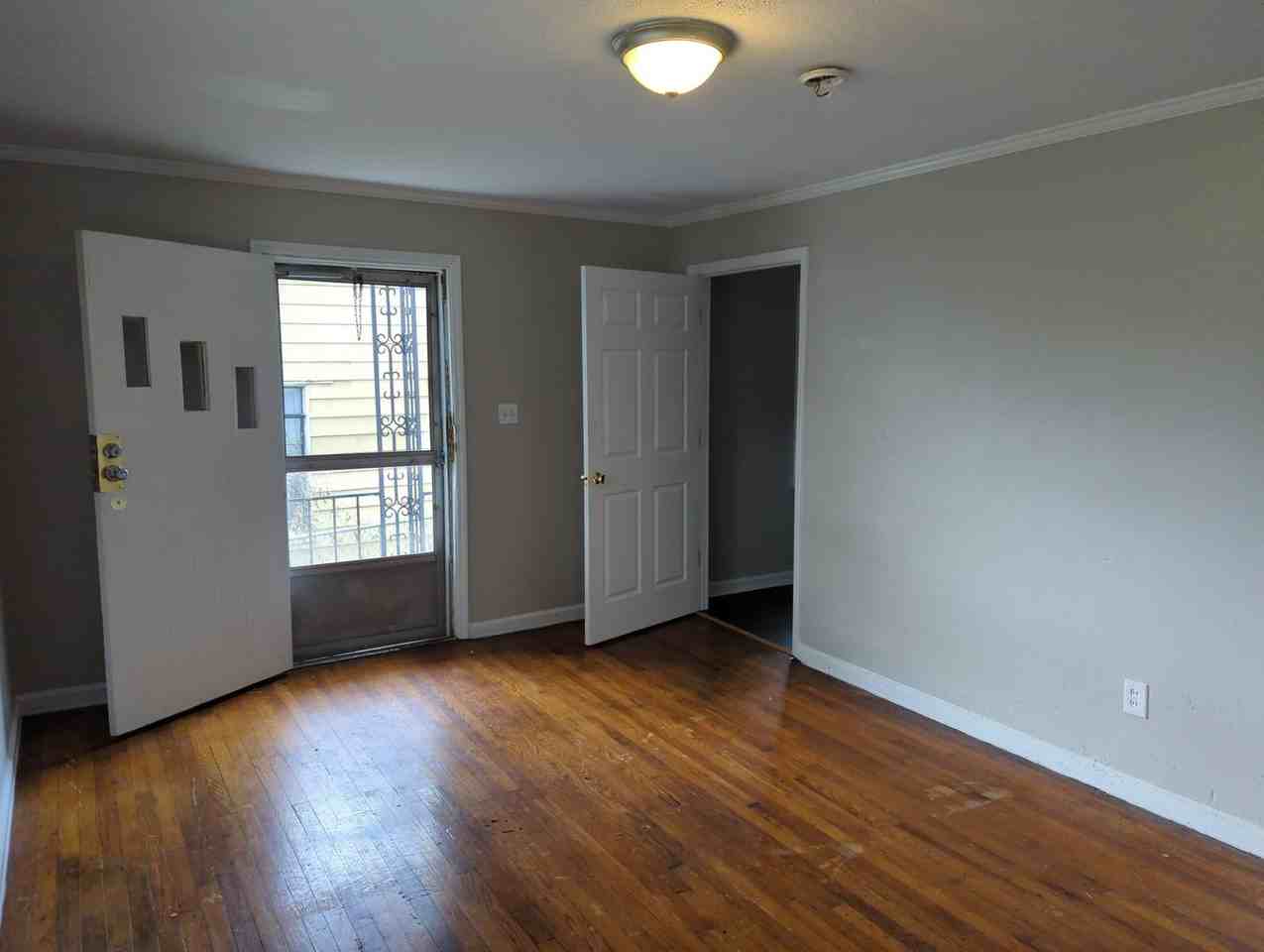 2419 Vine St - Photo 5 of 14