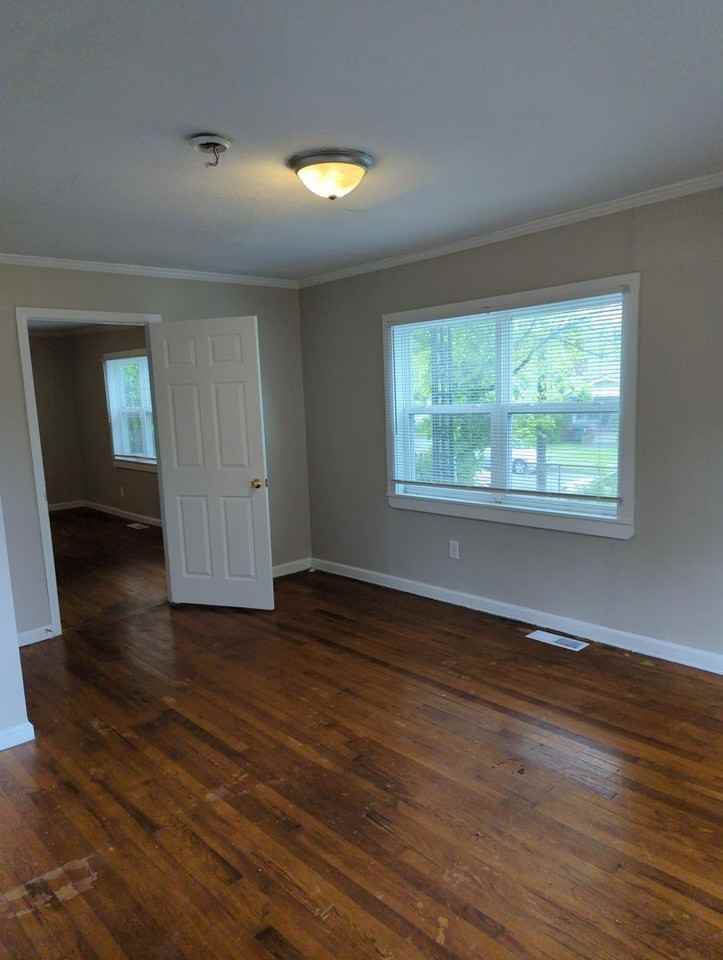 2419 Vine St - Photo 7 of 14