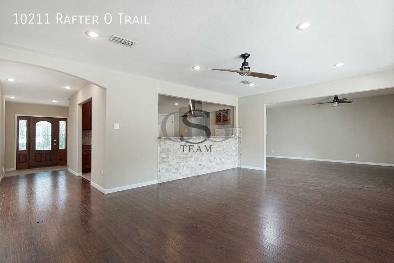 10211 Rafter O Trl - Photo 4 of 15