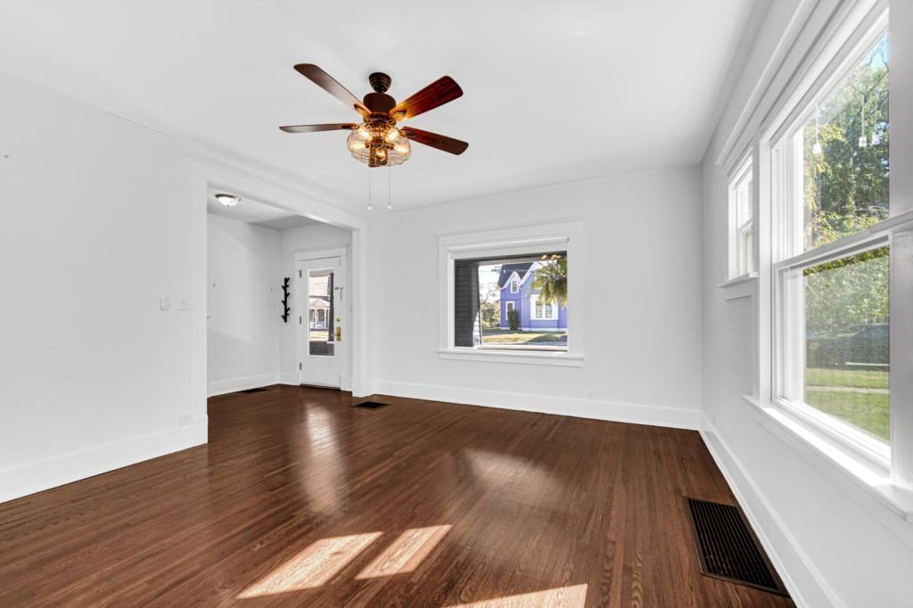 308 N Jefferson St - Photo 3 of 20