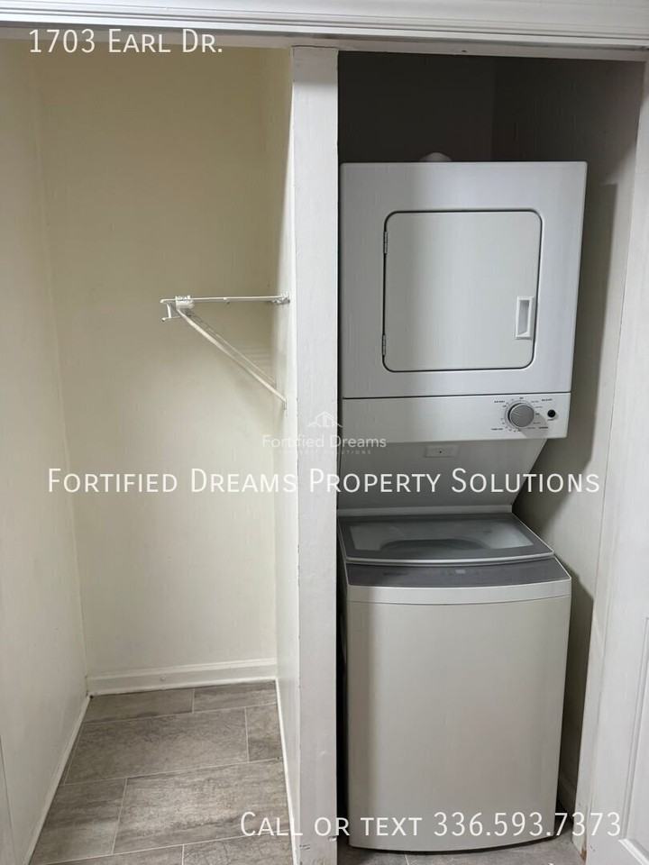 1703 Earl Dr - Photo 2 of 8