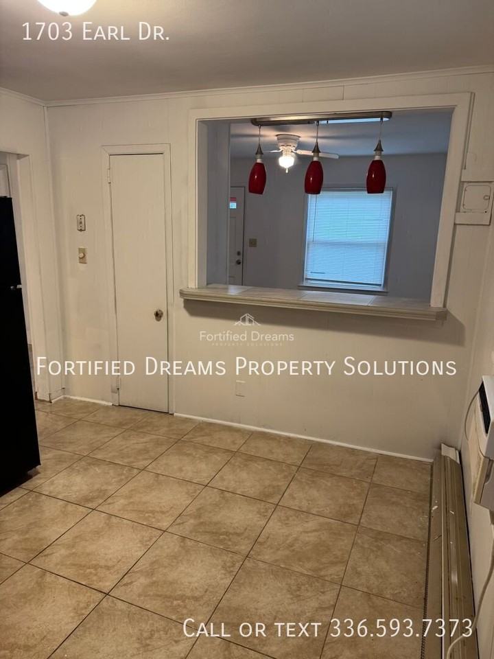 1703 Earl Dr - Photo 4 of 8