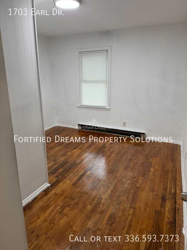 1703 Earl Dr - Photo 6 of 8