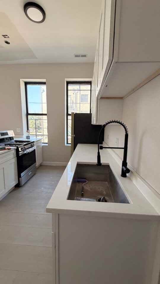 2744 W. 18th St - Photo 6 of 23