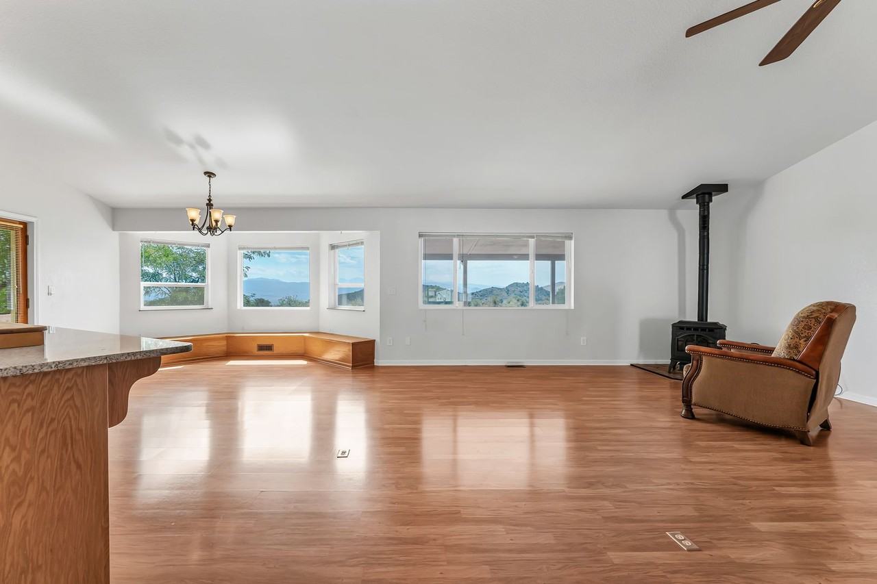 3671 Sandstone Dr - Photo 5 of 50