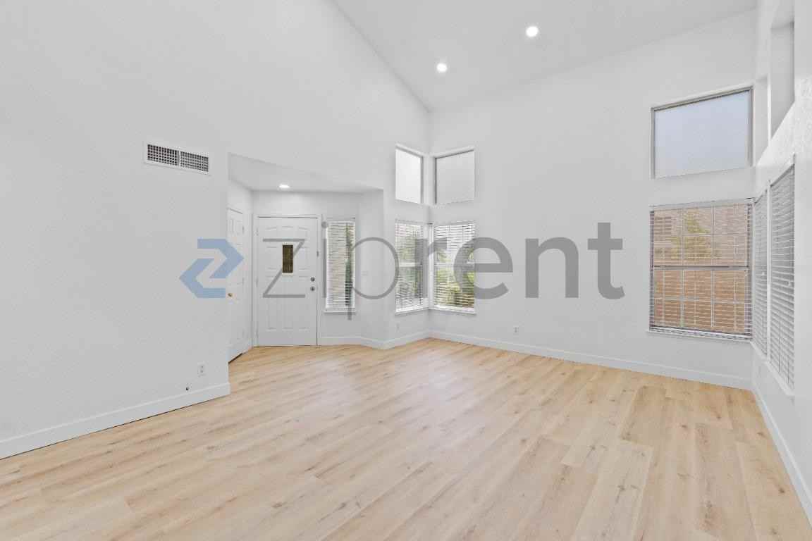 3057 Reef View St - Photo 2 of 25