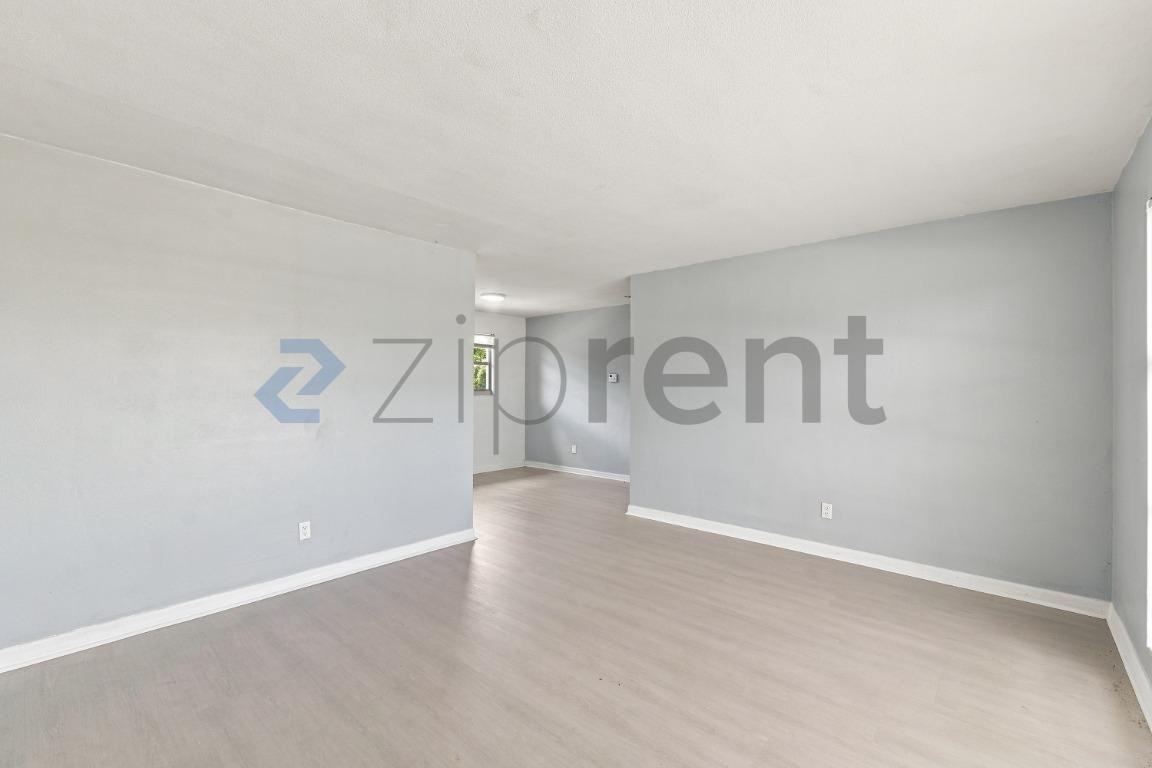 1047 Japonica Ln - Photo 5 of 21