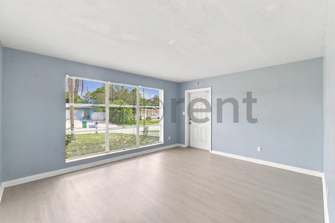 1047 Japonica Ln - Photo 6 of 21