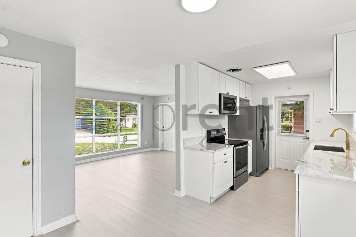1047 Japonica Ln - Photo 7 of 21