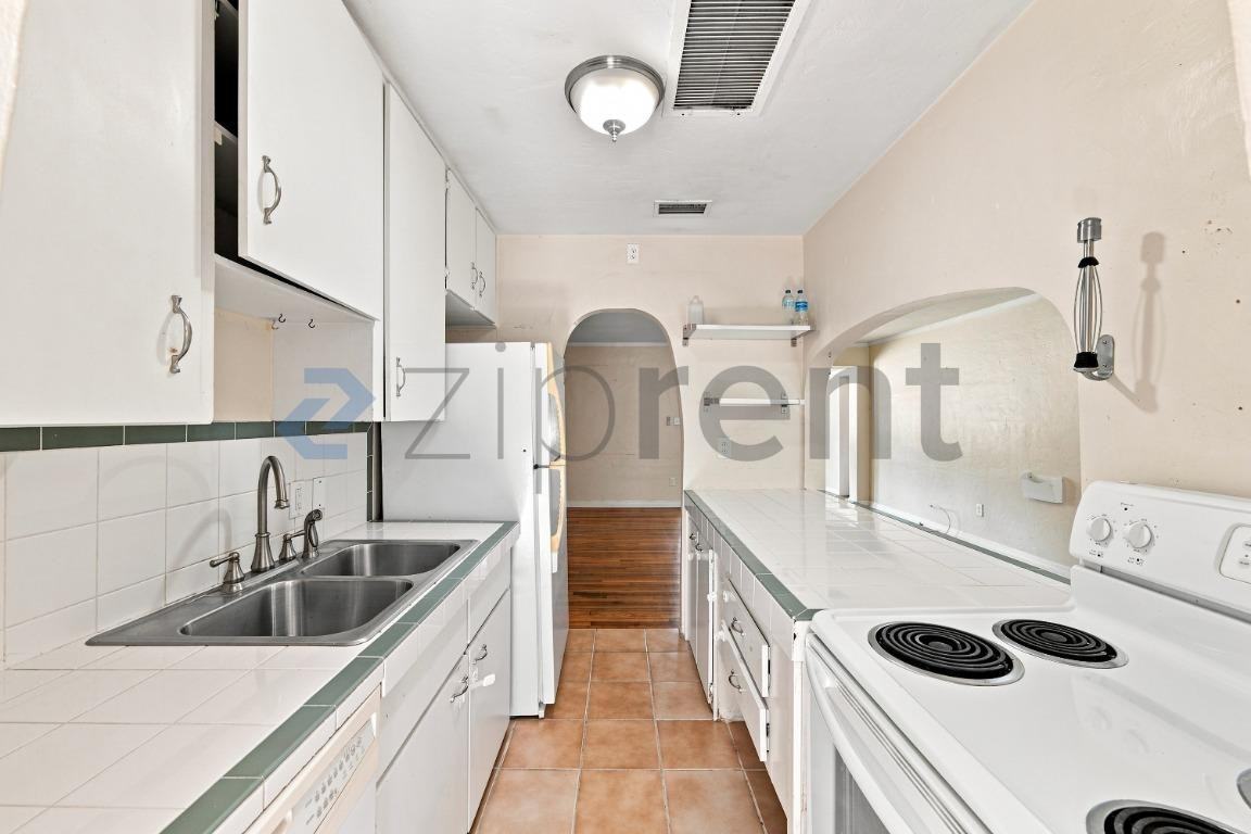 3614 S Sterling Ave - Photo 4 of 26