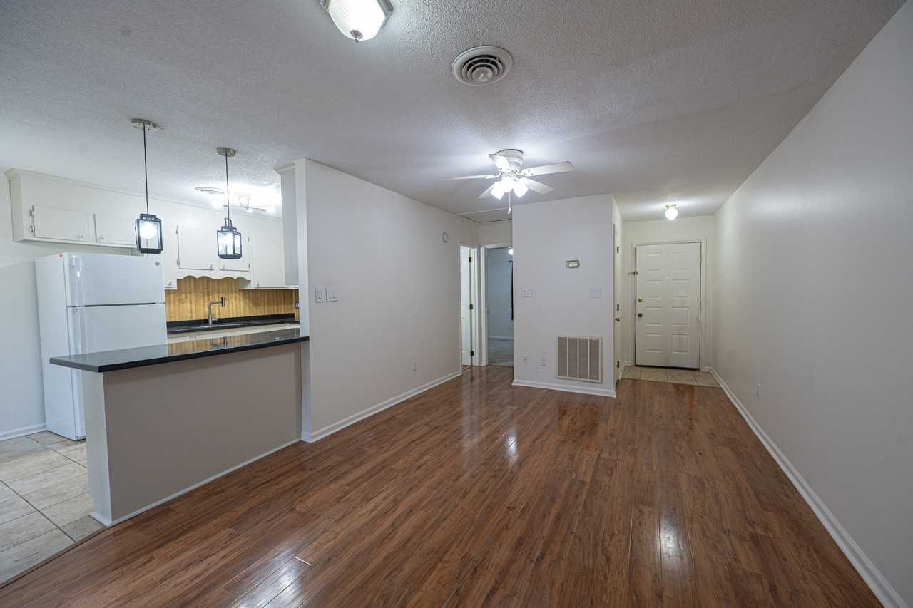 139 Glenwood Dr #C - Photo 5 of 31
