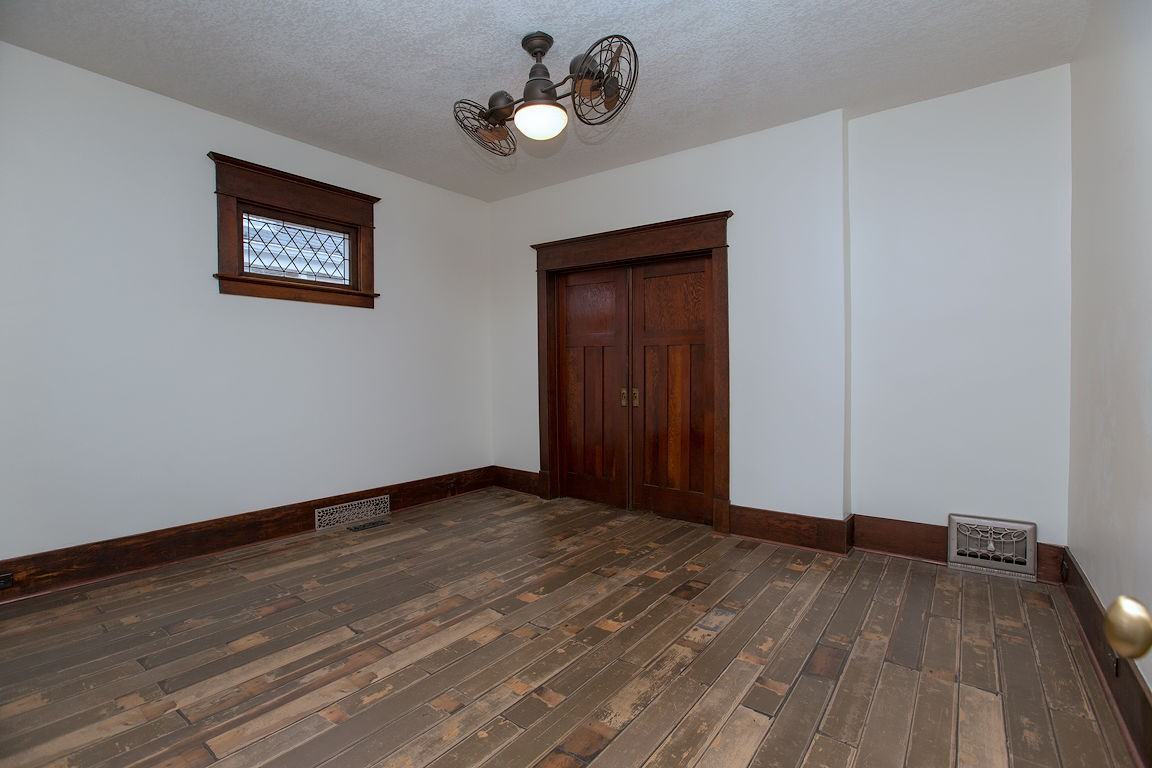 415 2 St Ne - Photo 6 of 20