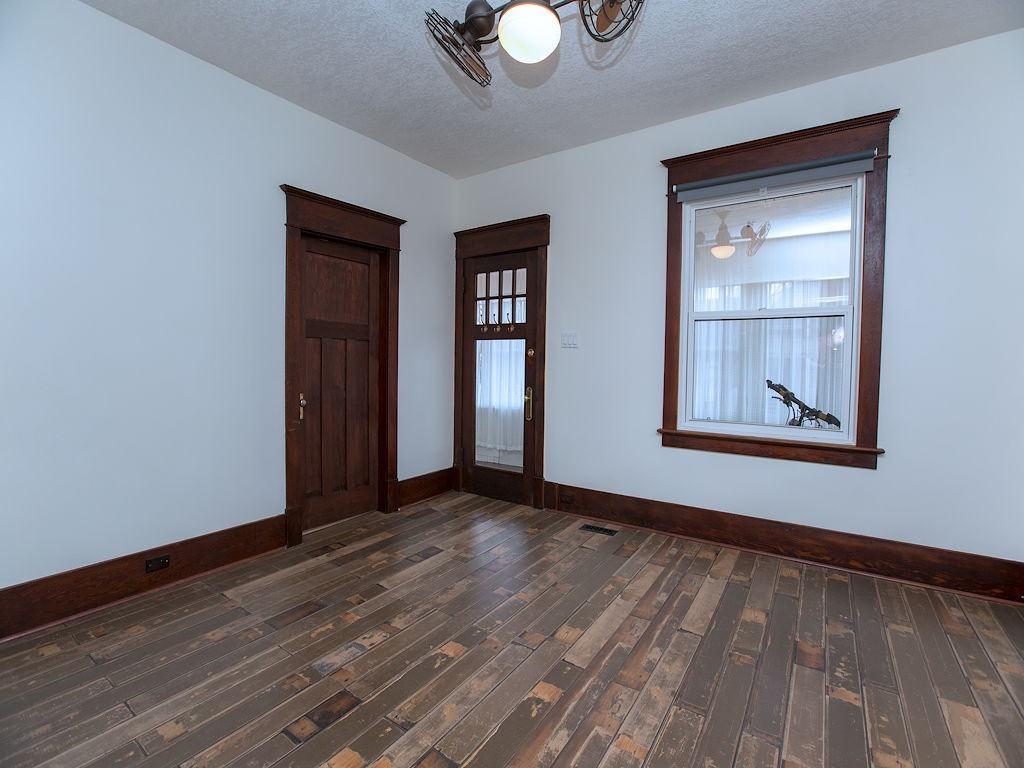 415 2 St Ne - Photo 7 of 20