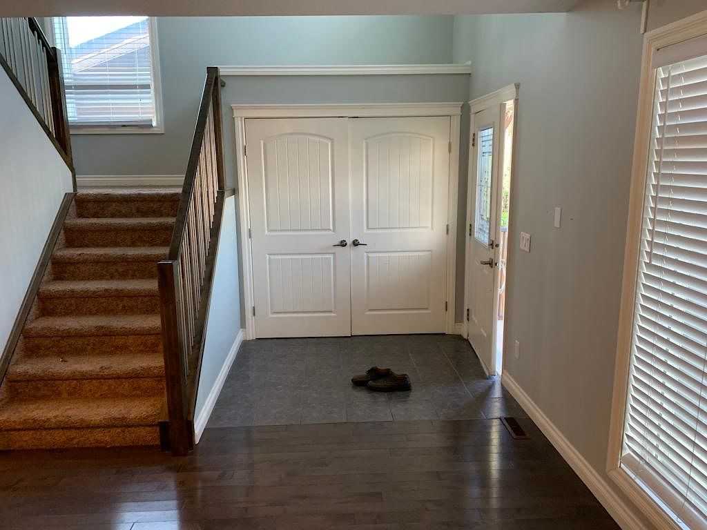 1541 37 St Se - Photo 3 of 18