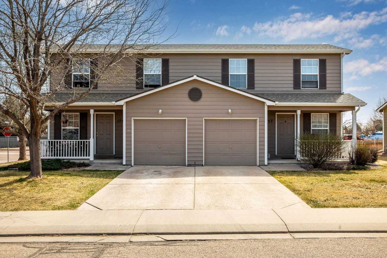 1755 Rowan Ln - Photo 2 of 10