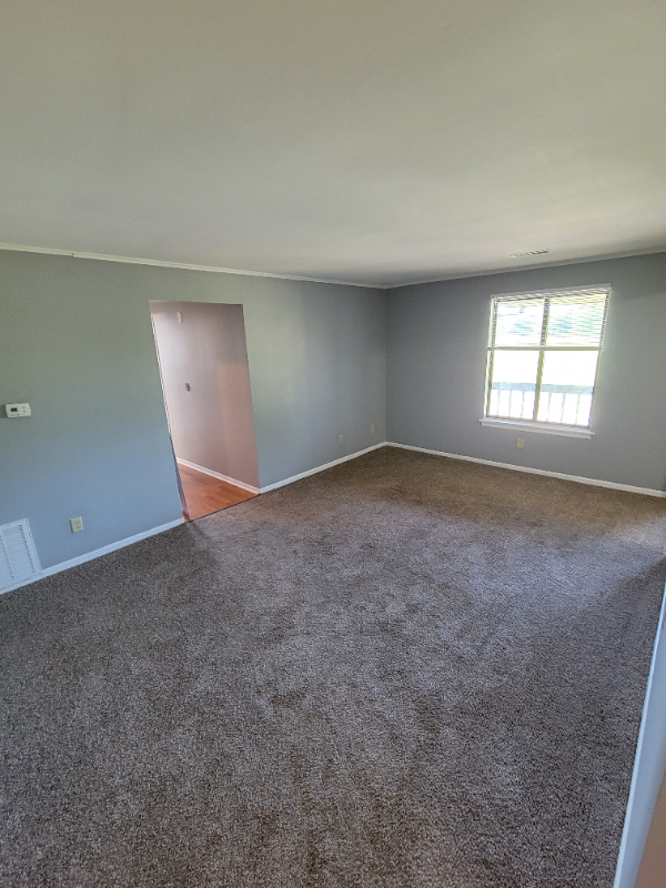 872 Gordon Smith Blvd - Photo 2 of 7