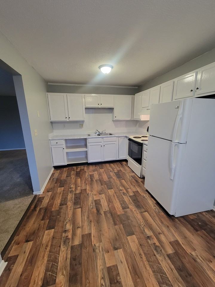 872 Gordon Smith Blvd - Photo 3 of 7
