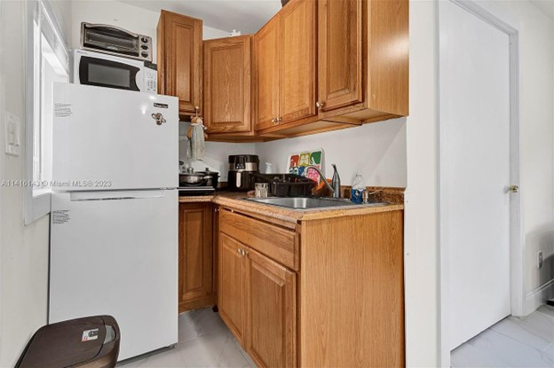 1169 Sw 23rd Ave #2B - Photo 3 of 13