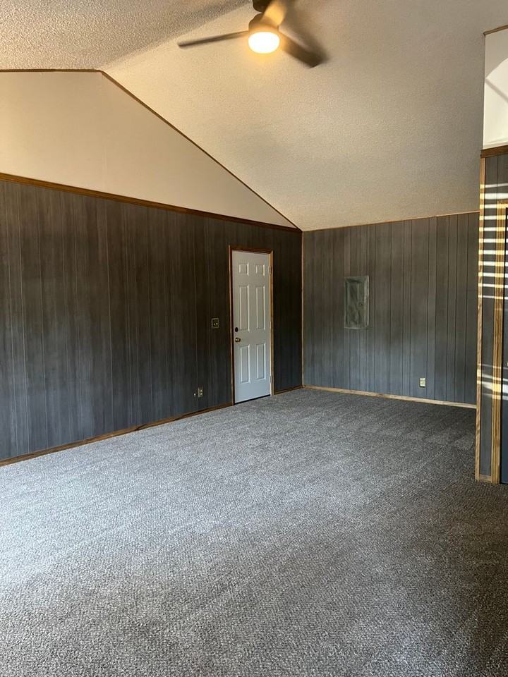 330 N Mina Ave - Photo 2 of 5