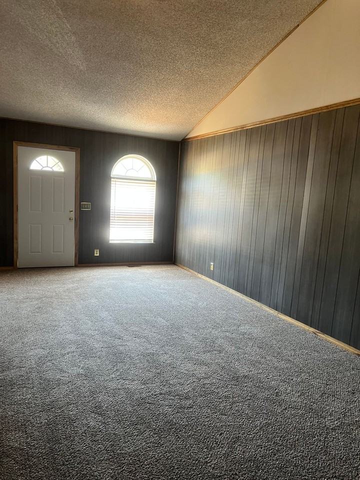 330 N Mina Ave - Photo 3 of 5