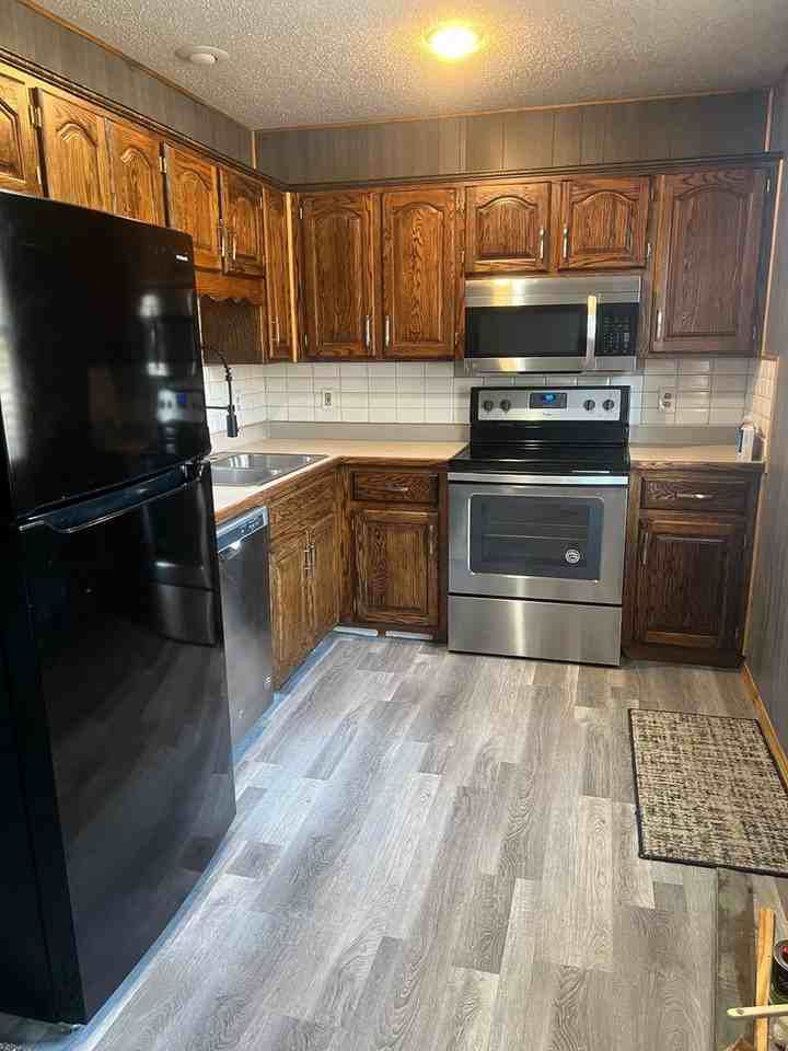 330 N Mina Ave - Photo 4 of 5