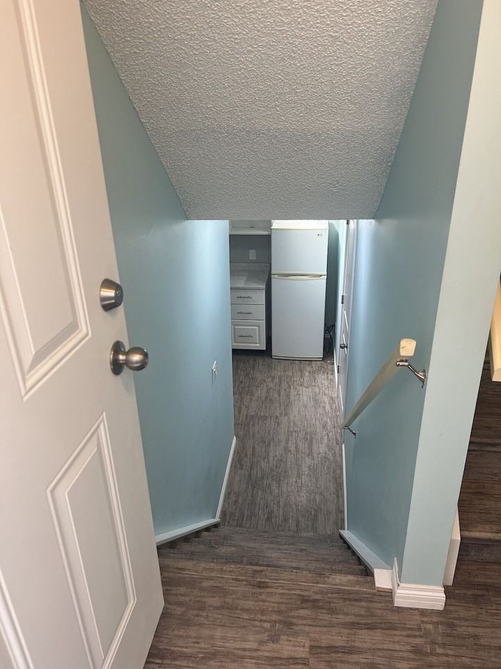 239 Millbank Dr Sw - Photo 3 of 8