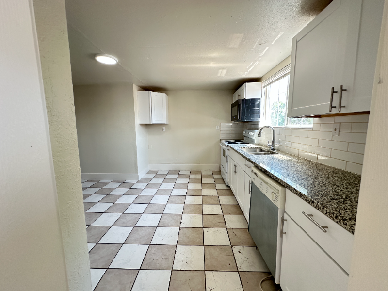 1203 2nd St #A - Photo 4 of 15