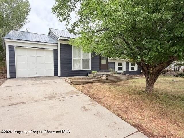768 Riford Rd - Photo 2 of 22