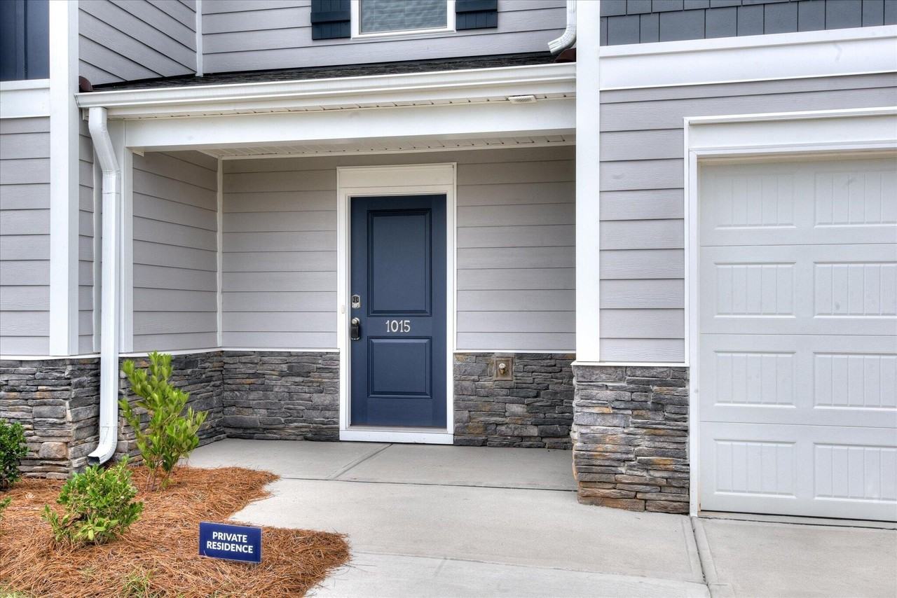 1015 Tabor Pl - Photo 4 of 39