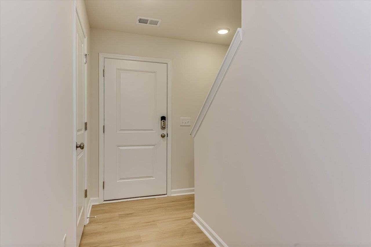 1015 Tabor Pl - Photo 5 of 39
