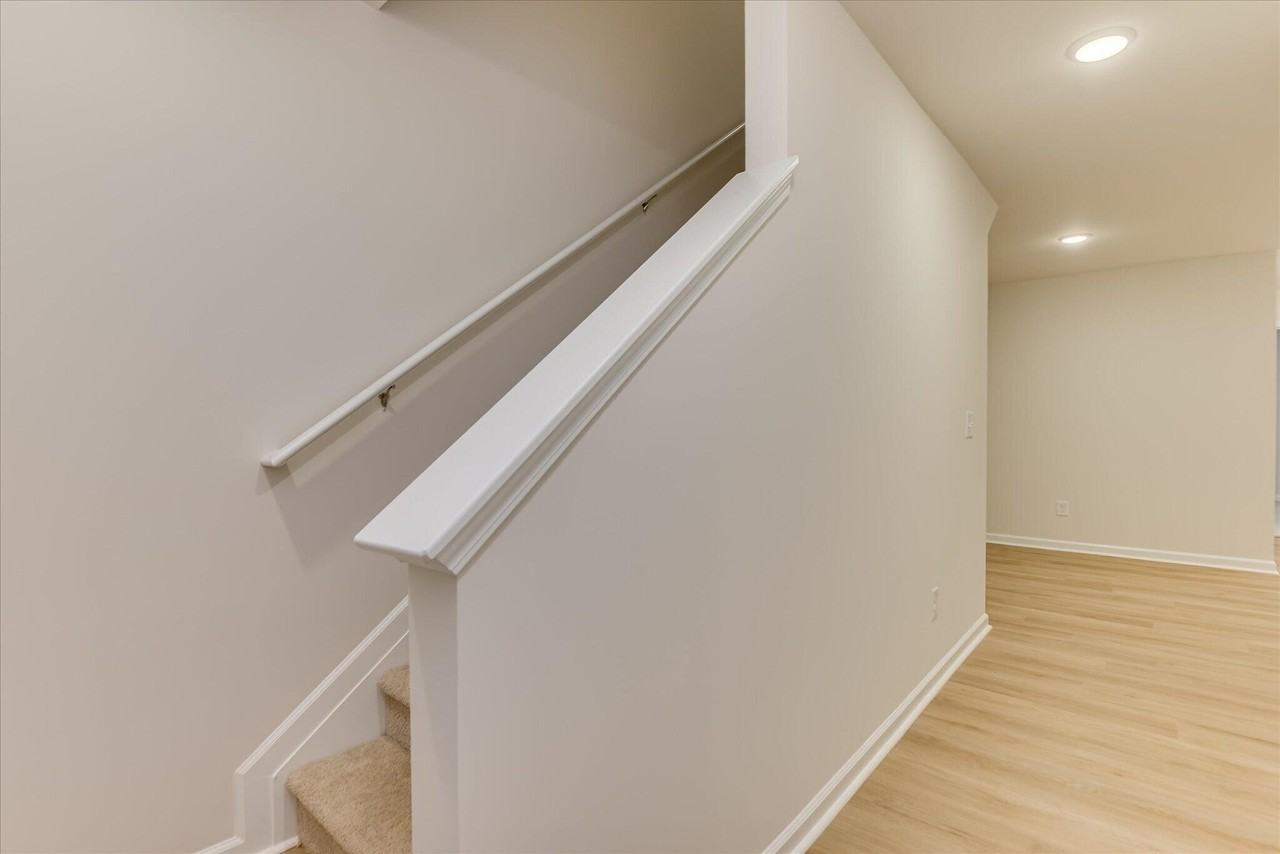 1015 Tabor Pl - Photo 6 of 39