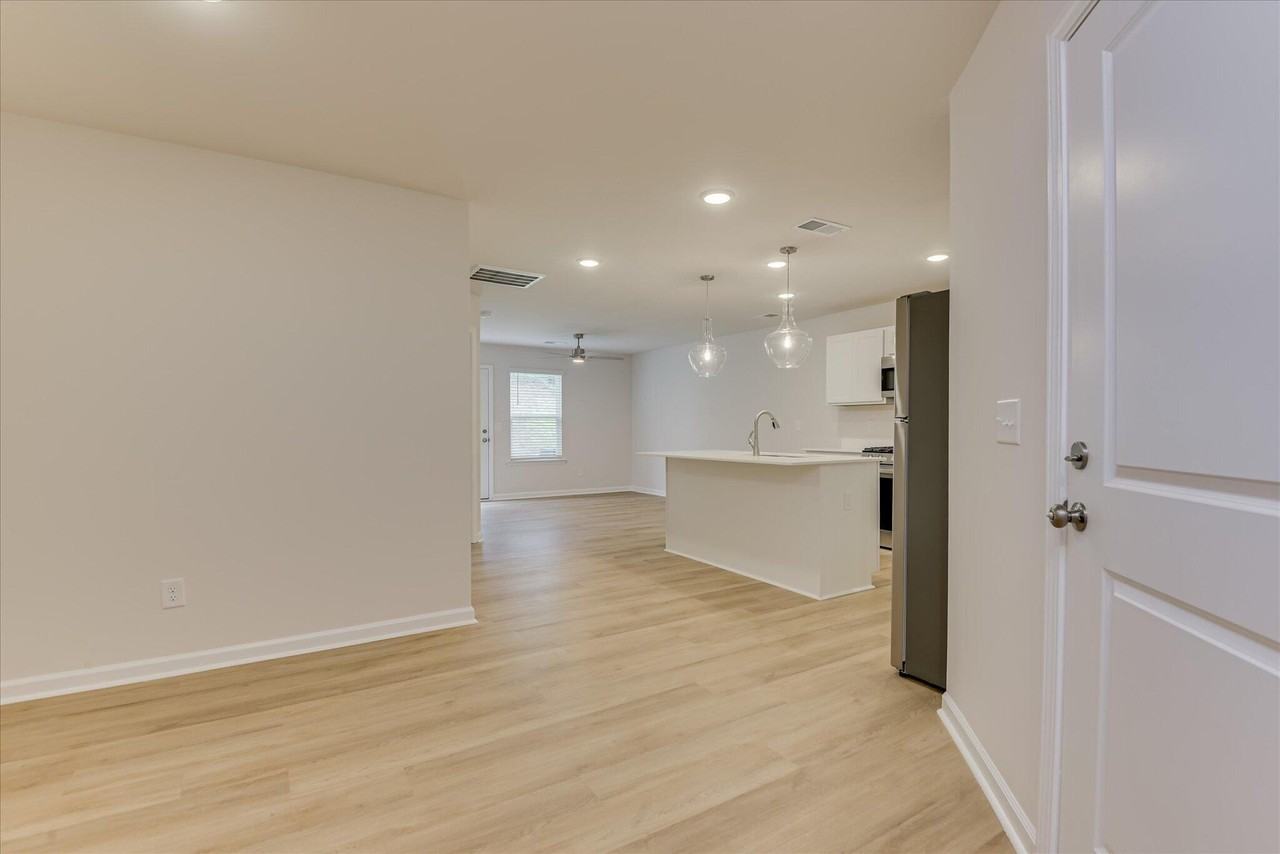 1015 Tabor Pl - Photo 7 of 39