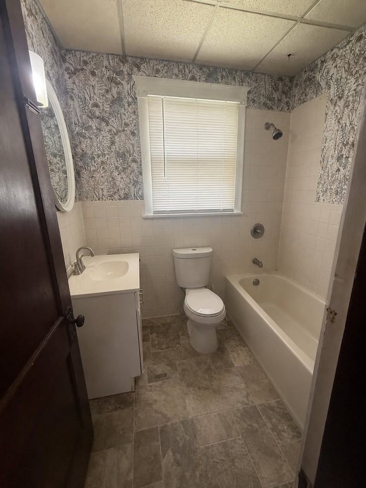 839 Greenwich Ave - Photo 2 of 8