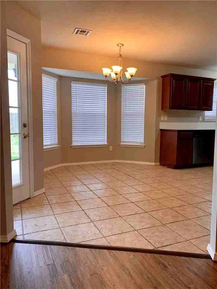 2313 Sw 17th St - Photo 6 of 19