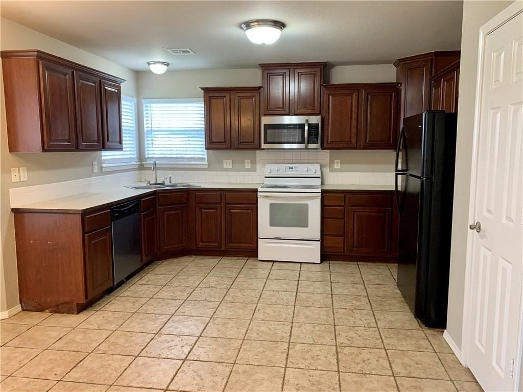 2313 Sw 17th St - Photo 7 of 19