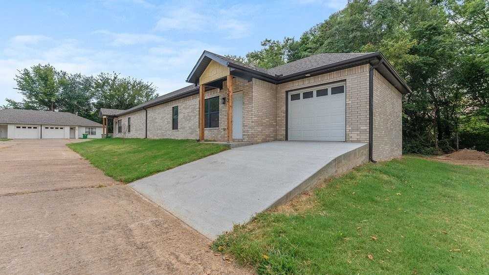 152 Hill St - Photo 2 of 16