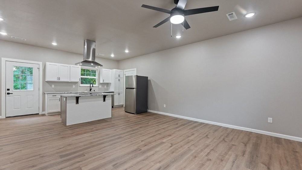 152 Hill St - Photo 3 of 16