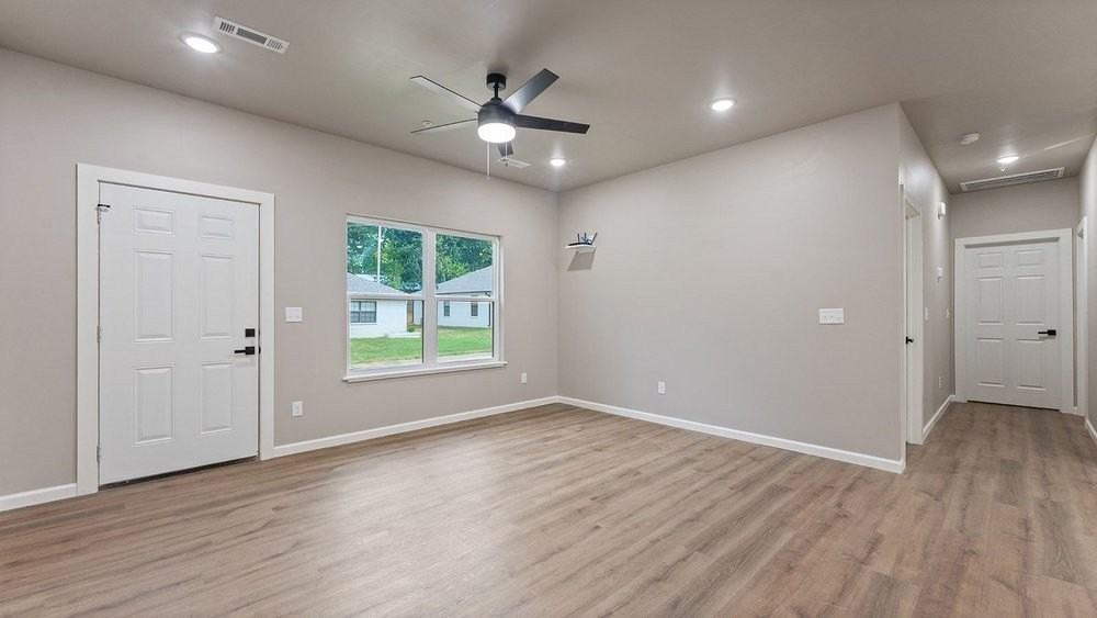 152 Hill St - Photo 4 of 16