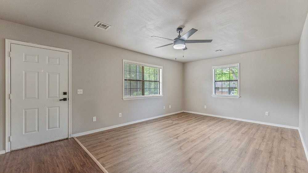 153 Hill St - Photo 3 of 19
