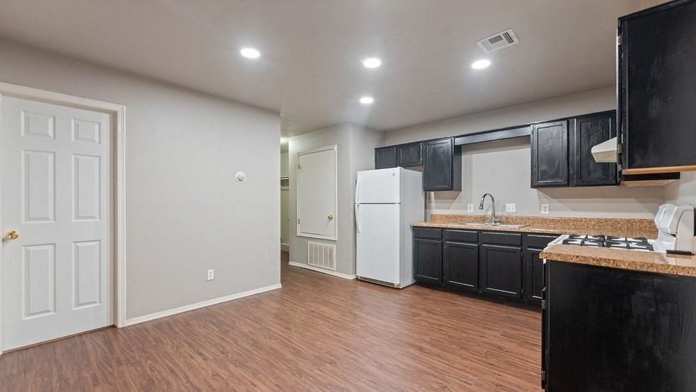 153 Hill St - Photo 7 of 19