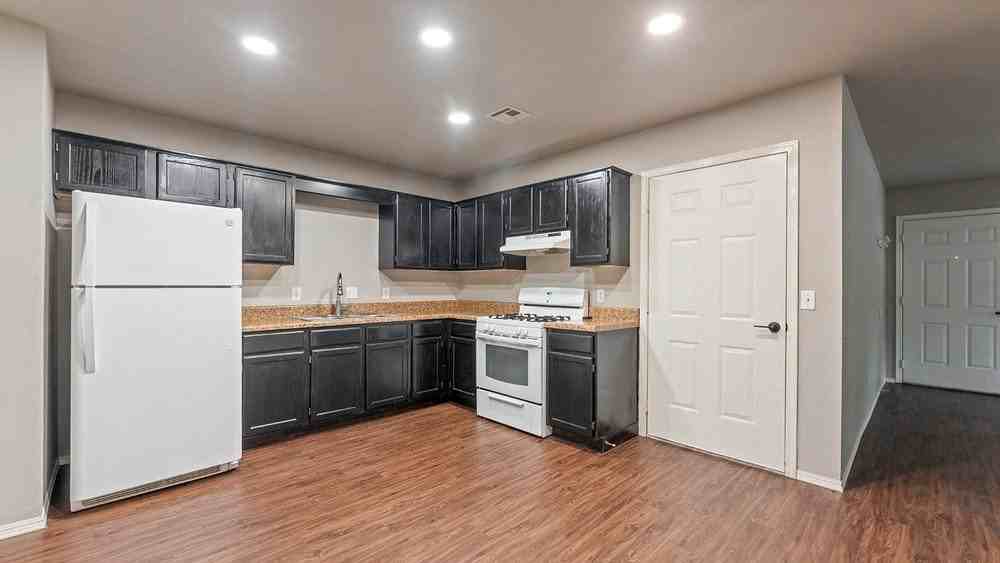 153 Hill St - Photo 7 of 17