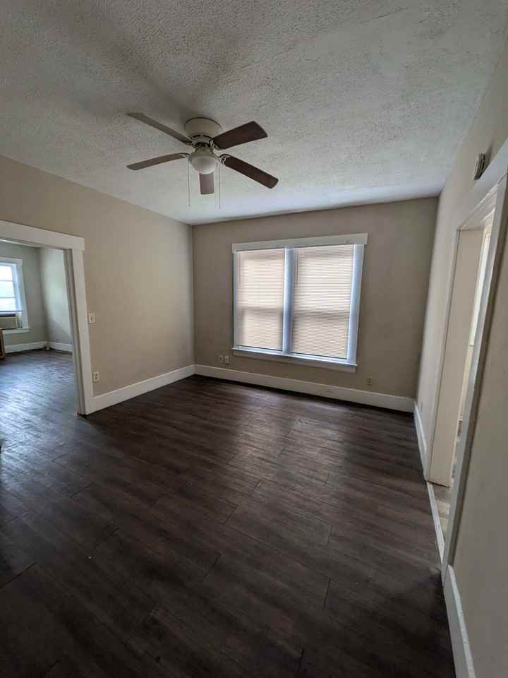 234 E 18th St - Photo 2 of 9