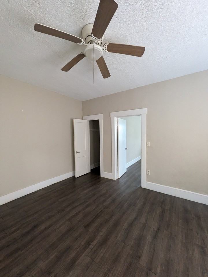 234 E 18th St - Photo 7 of 9